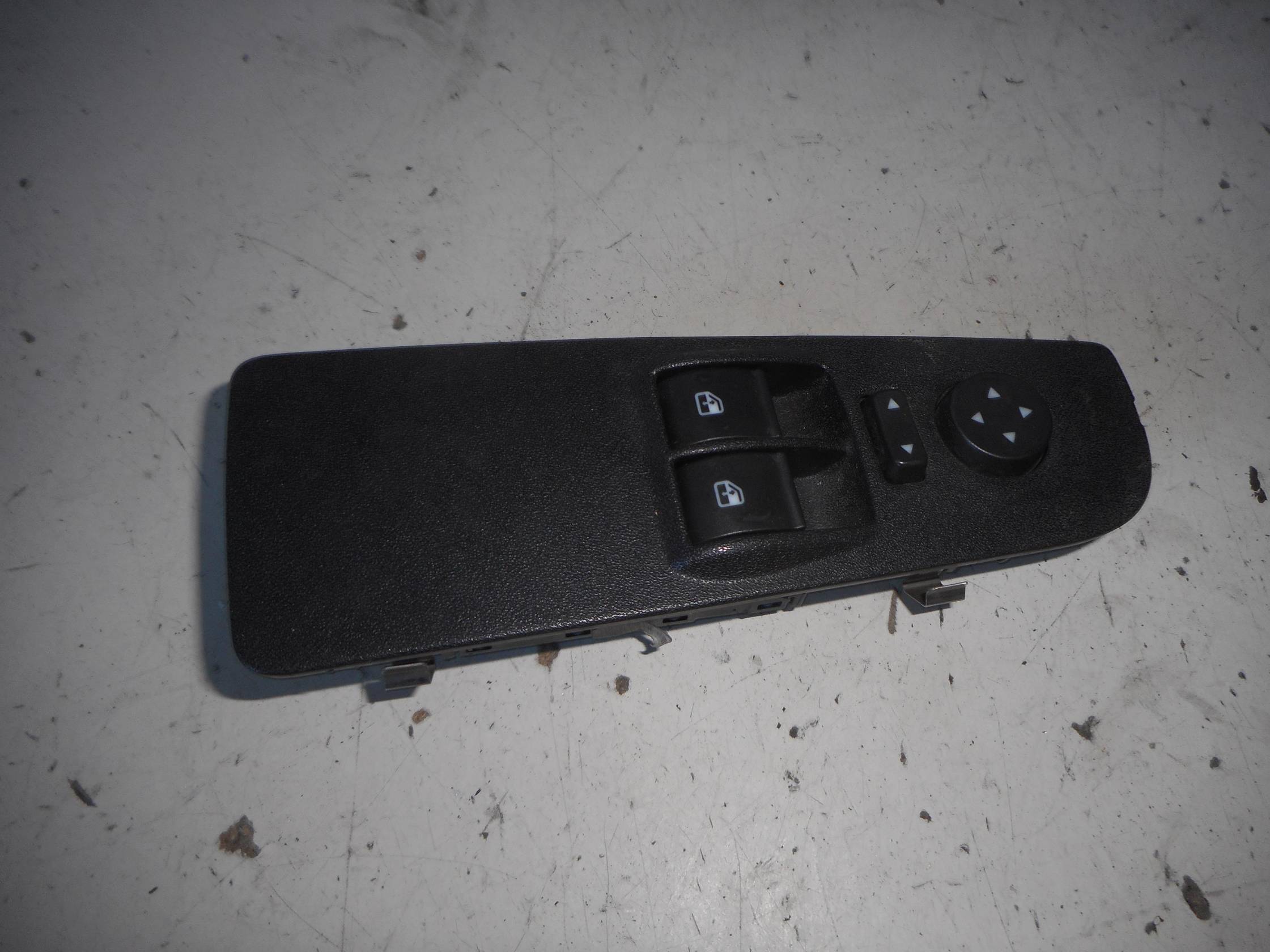 Interruttore alzacristalli porta ant.